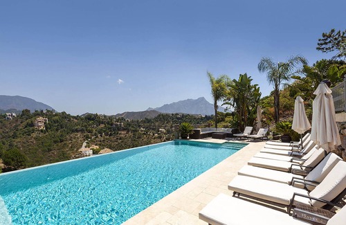 Benahavis Villa | Paquete de lujo diario de 650 € GRATIS - Propiedad de lujo de 7 dormitorios, piscina climatizada, vistas increíbles