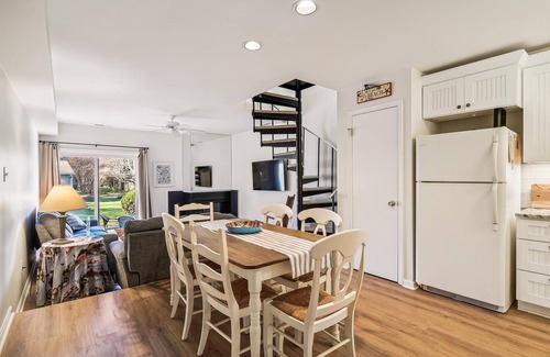Bethany Beach Casa | ¡ACTIVIDADES GRATIS INCLUIDAS! 2 dormitorios, 1. 5 baños casa con aire acondicionado central, cocina completa, incluye microondas, lavavajillas, lavadora / secadora, Internet WiFi.