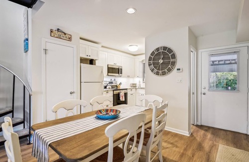 Bethany Beach Casa | ¡ACTIVIDADES GRATIS INCLUIDAS! 2 dormitorios, 1. 5 baños casa con aire acondicionado central, cocina completa, incluye microondas, lavavajillas, lavadora / secadora, Internet WiFi.
