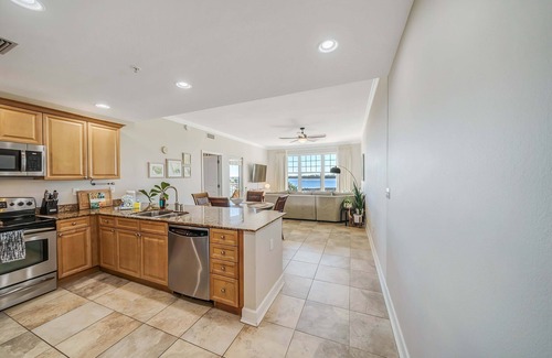 Upper Grand Lagoon Condominio | FREE Golf+Tix! Reflections 511 Bayfront Beauty w/Heated Resort Pool & Hot Tub