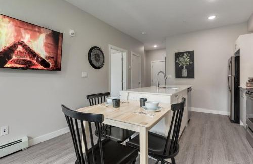 Shaganappi Apartamento | Free Heated Parking, Quick DT Access