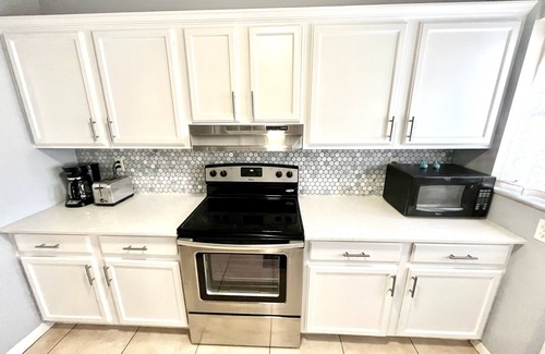 Westgate Casa | FREE Heated Pool, Weber Gas Grill, 3 miles to the beach!