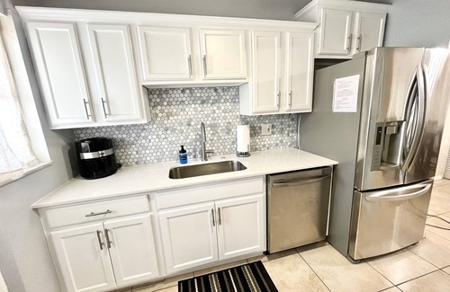 Westgate Casa | FREE Heated Pool, Weber Gas Grill, 3 miles to the beach!
