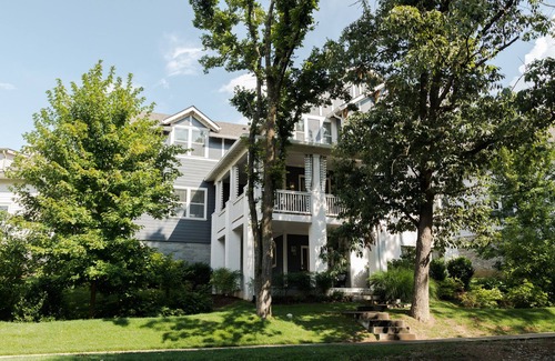 Green Hills Casa | | New! | 3 miles Nashville | Spacious | Groups Events