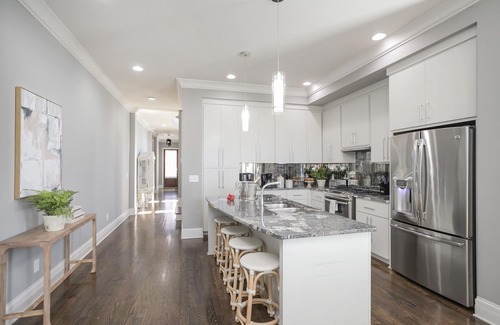 West End Casa | ¡OFERTA ESPECIAL! # 1 de 6 casas juntas! Lujo en ubicación privilegiada con terraza en la azotea!