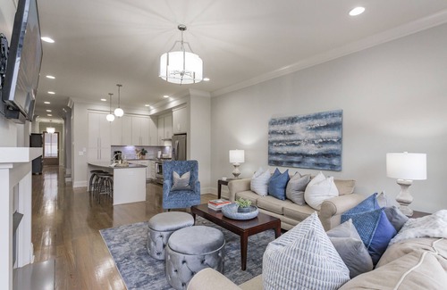 West End Casa | ¡OFERTA ESPECIAL! # 4 de 6 casas JUNTAS! Lujo en ubicación privilegiada con terraza en la azotea!