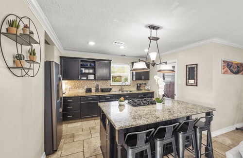 Edgebrook Casa | FREE NIGHT! Sleeps 14! Private Pool, Hot Tub