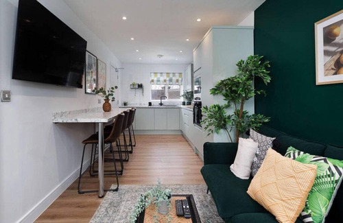 Salford Casa | Free Parking The Quays- Sleeps 8 by Genesis Living