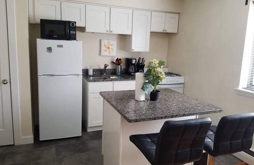 Lower East Side Cama Y Desayuno | Free Parking 1 BR near Downtown & Brady St