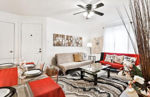 Lachine Apartamento | FREE PARKING - 2 BEDROOMS - full APARTMENT - in Beautiful Lachine - NEAR WATER - 15 MINUTE DRIVE TO DOWNTOWN