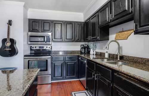 Rutledge Hill Casa | Free Parking! 2 Levels! Walk 2 Broadway!