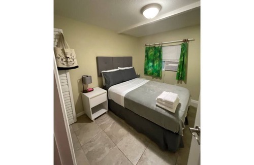 Kalihi Valley Apartamento | fREE Parking! 2 rooms with Aloha