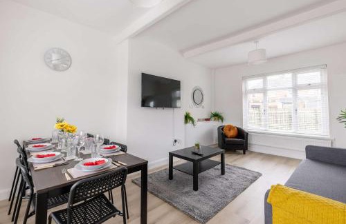 Newcastle-upon-Tyne Casa | Free Parking - 4 Bedroom House