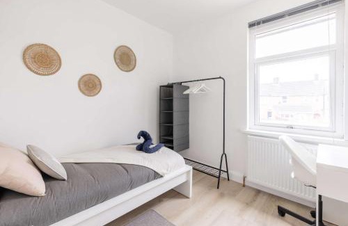 Newcastle-upon-Tyne Casa | Free Parking - 4 Bedroom House