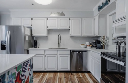 Rutledge Hill Casa | Free Parking! 4 Blocks to Broadway! No Bunks!