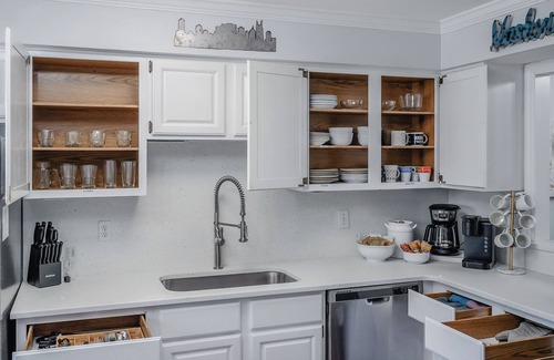 Rutledge Hill Casa | Free Parking! 4 Blocks to Broadway! No Bunks!