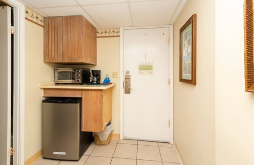 Waikiki Hotel | *Free Parking*Beautiful Views*10 Min to Beach*