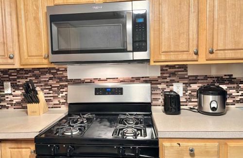 North Bergen Apartamento | FREE Parking Cozy 2 Bedroom unit near NYC