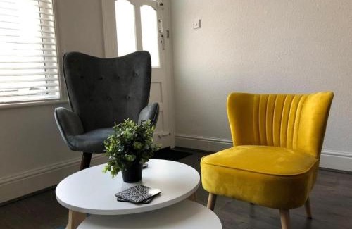 Coventry Casa | Free parking, free wifi, city centre, contractor and family friendly