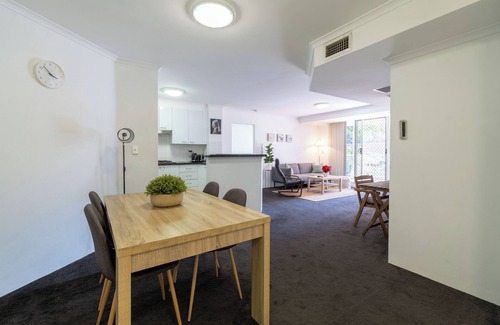 Rosebery Apartamento | Free Parking, gym and pool | Spacious and charming 2 bedroom Rosebery Apartment