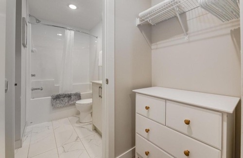 Shaganappi Apartamento | Free Parking, Pet Friendly, Close to DT