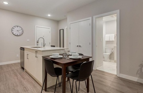 Shaganappi Apartamento | Free Parking, Pet Friendly, Close to DT
