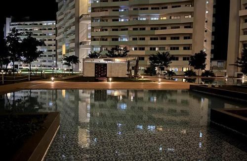 Quezon City Apartamento | FREE Parking, Pool, Gym, Netflix, Wi-fi, PS4!
