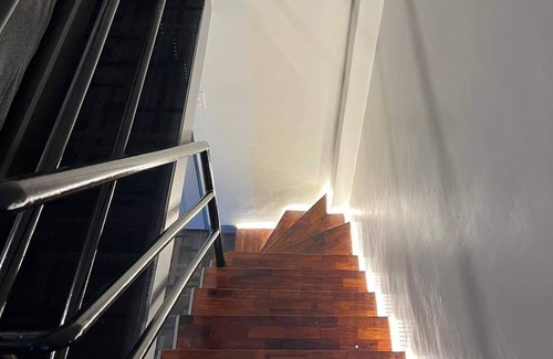 Paranaque Apartamento | FREE Parking, Rental Car, 15 min to Airport, Renovated in Gated Community