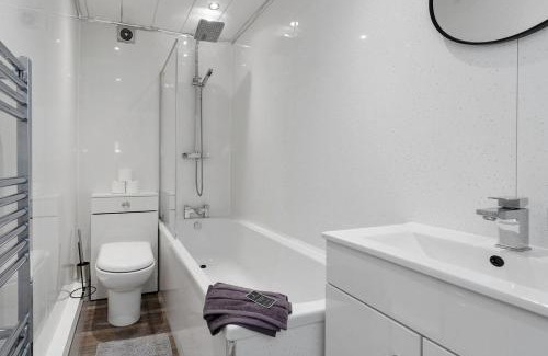 Greenock Apartamento | Free Parking - Sleeps 6 - Central - New Interior