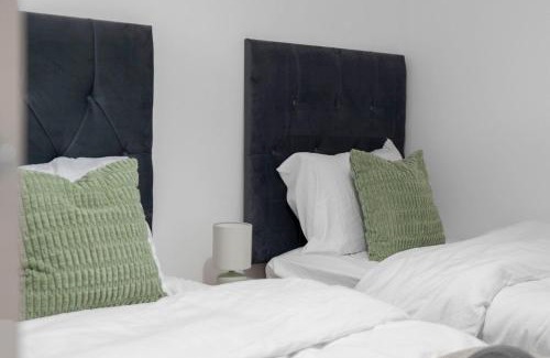 Greenock Apartamento | Free Parking - Sleeps 6 - Central - New Interior