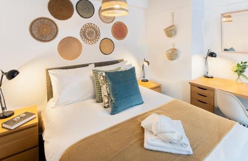 Horfield Casa | Free Parking Sleeps 7 Garden with Patio Gloucester Road