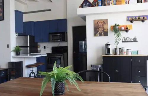 Bunker Hill Apartamento | On-Site Parking + Unique Movie Loft + Pool + Views