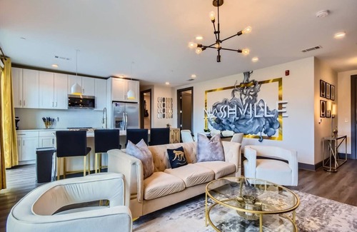 Rutledge Hill Condominio | FREE Parking| WALK to Broadway| King| Fitness CTR!