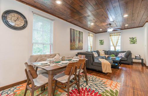 Mahncke Park Casa | Free parking, Walk to Botanical Garden, PS4, Grill, Private fenced backyard, Pets allowed