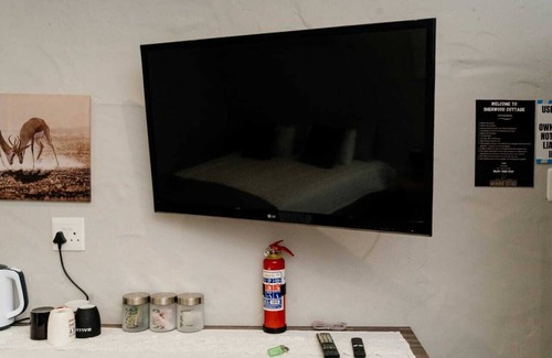 Port Elizabeth Apartamento | Free Parking, WIFI, Barbecue, Full Kitchen, Garden, Private Bathroom, Cozy