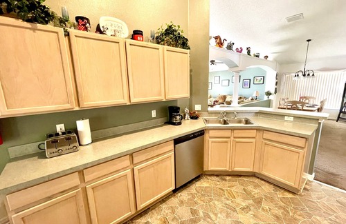 West Kissimmee Casa | Escapada privada de Disney! Calefacción de la piscina gratis para las estancias de otoño, invierno y principios de primavera.