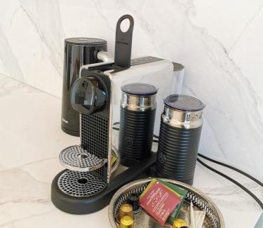 Nusle Apartamento | free private Parking, central location, Nuslesky Pivovar sunset balcony home,