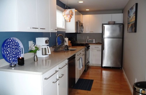 Provincetown Cabaña | Independiente, espaciosa, cabaña moderna, 1 hab + loft, ubicación central, 1 paquete
