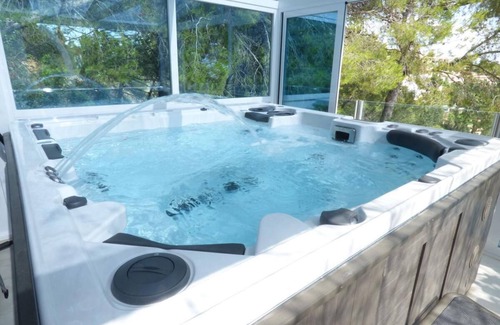 Bendinat Villa | Free Swimming Pool Heating for Easter Holidays