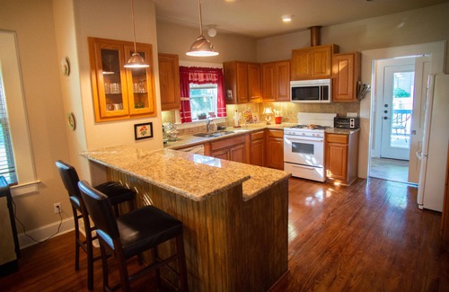 New Braunfels Casa | Flota el río Comal, la mejor ubicación para el río y la ciudad, tubos gratis
