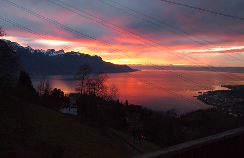 Montreux Casa | vista libre del lago y las montañas en Lavaud / VD