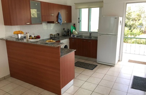 Limassol Apartamento | WIFI gratuito Apartamento de lujo de 2 dormitorios frente a St Raphael Marina a 2 minutos de la playa
