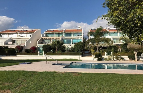 Limassol Apartamento | WIFI gratuito Apartamento de lujo de 2 dormitorios frente a St Raphael Marina a 2 minutos de la playa