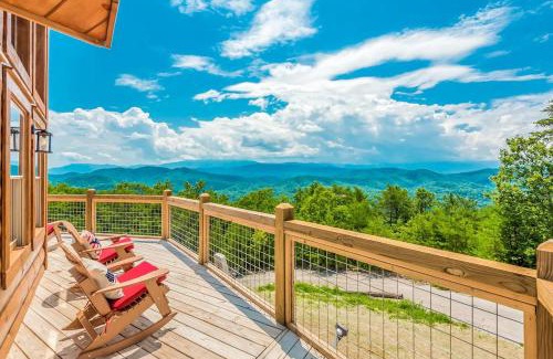 Sevierville Casa | Freedoms View, Game Room & Amazing Views, FREE tickets each paid day, Hot Tub!
