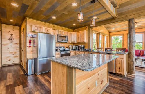 Sevierville Casa | Freedoms View, Game Room & Amazing Views, FREE tickets each paid day, Hot Tub!