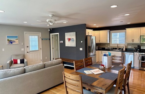 Provincetown Casa | Amplio 3 habitaciones / 3 baños Independiente Townhouse w / Great Views!