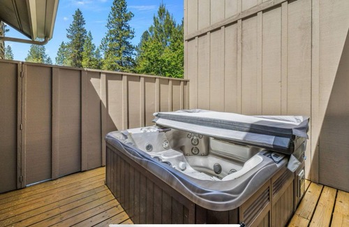 Sunriver Casa | Fremont Crossing 4Bdrms, 2 masters, one on main, HotTub, Sleeps 12, SHARC passes