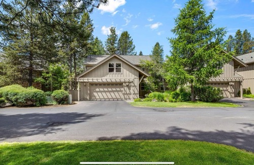Sunriver Casa | Fremont Crossing 4Bdrms, 2 masters, one on main, HotTub, Sleeps 12, SHARC passes
