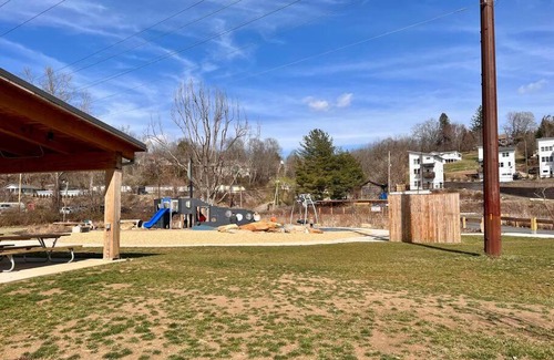Woodfin Casa | French Broad Overlook