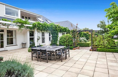 Ilam Casa | French City Mansion - Christchurch Luxury Home